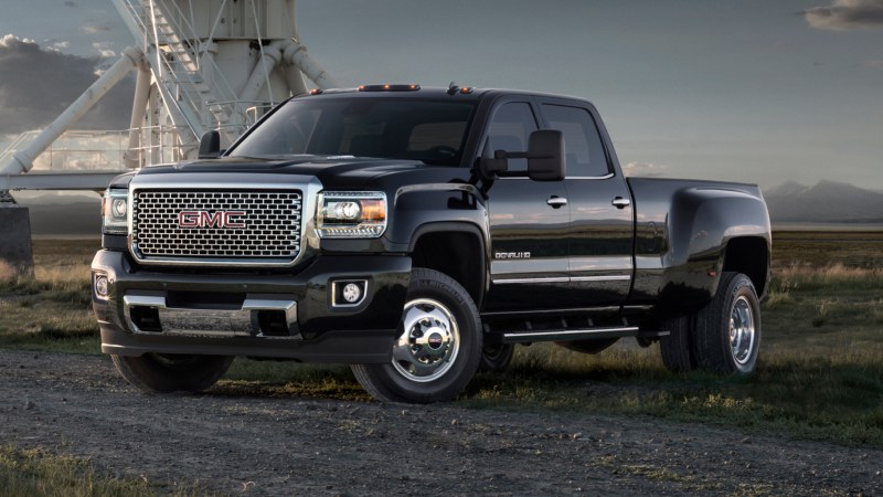 Illustration for article titled The 2015 GMC Sierra HD Is Basically A Freight Train You Can Drive